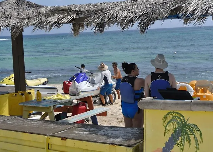 Castaways Cayman Beach Resort
