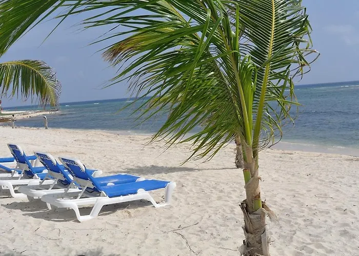 Castaways Cayman Beach Resort