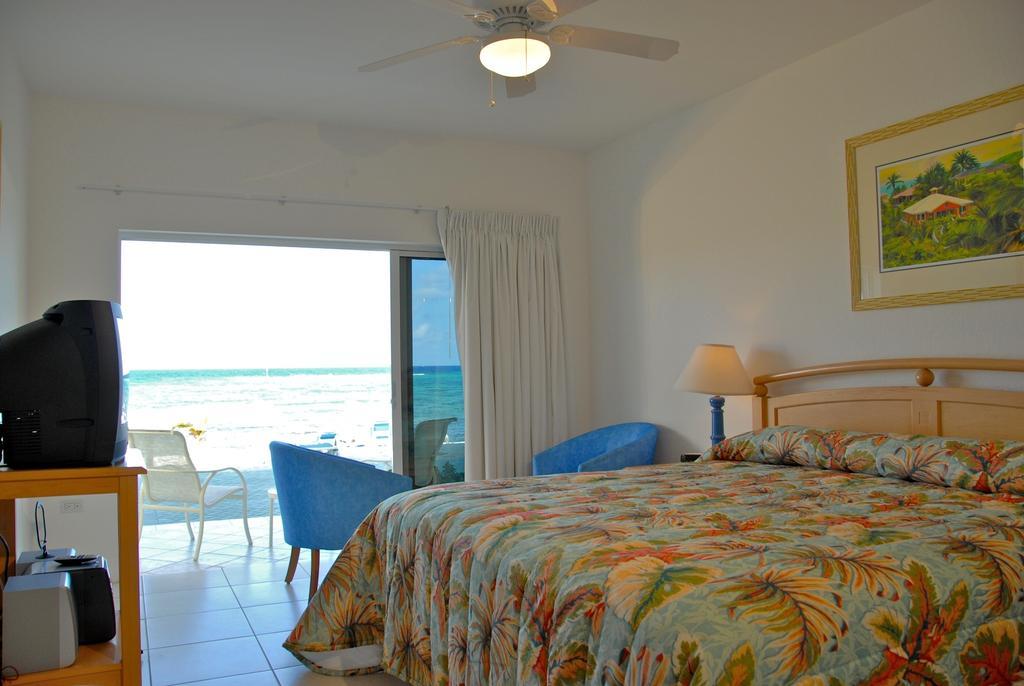 Resort Castaways Cayman 4*